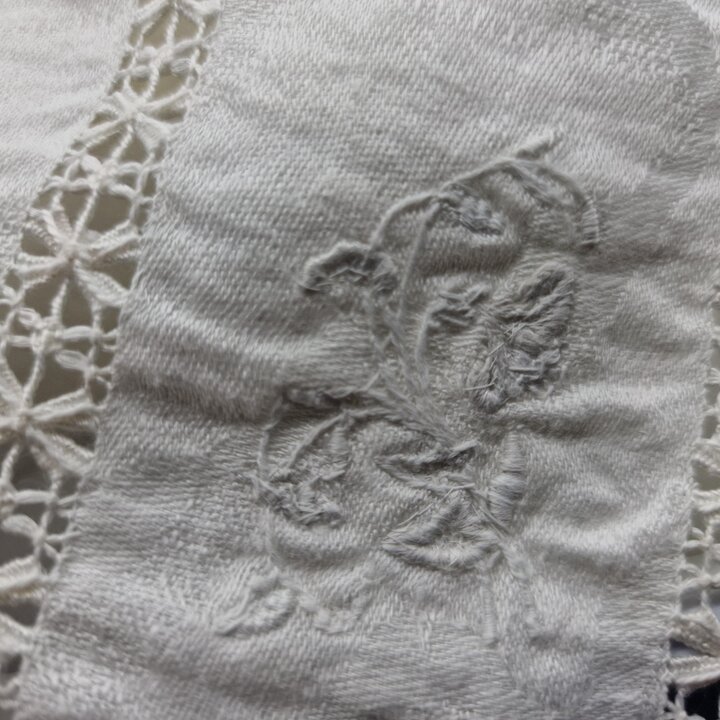 アンティーク ジャカード リネン タオル アンパロ刺繍とボビンレース