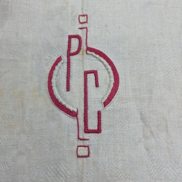 Toalha de Linho Jacquard Antiga Anos 20 com Monograma Cubista PC - Não Lavada