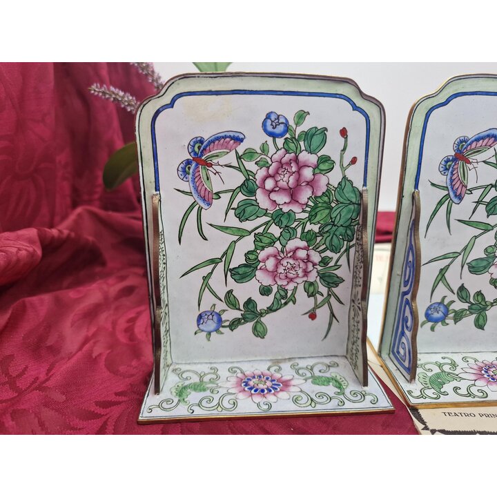 Serre Livres Vintage en Émail de Canton, Paire de Supports de Livres Chinois en Laiton, Motifs de Pivoines et Papillon, Décor de