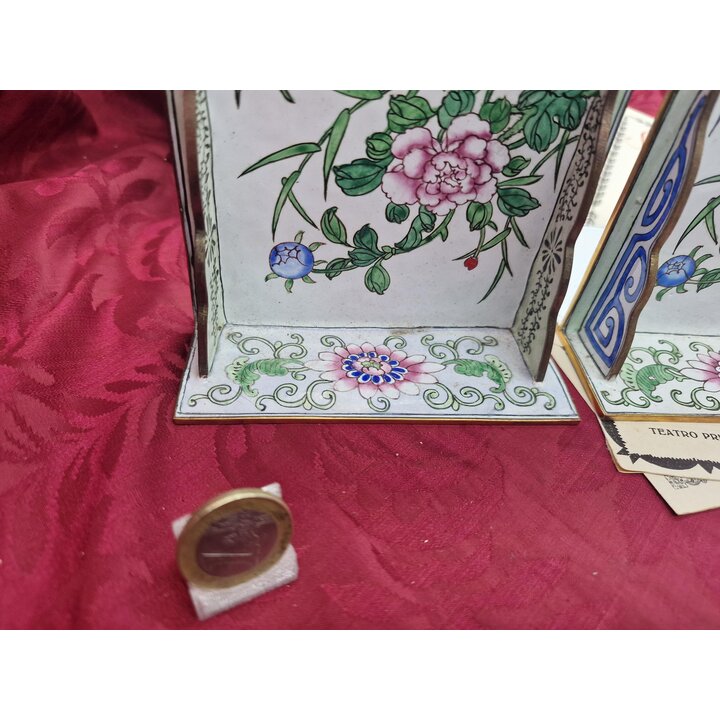 Serre Livres Vintage en Émail de Canton, Paire de Supports de Livres Chinois en Laiton, Motifs de Pivoines et Papillon, Décor de