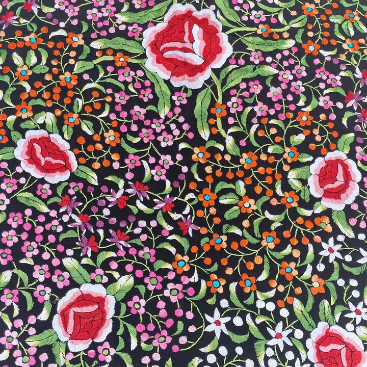 Jedwabny Szal Manila Haft Ręczny 135x130 cm Frędzle 55 cm Flamenco