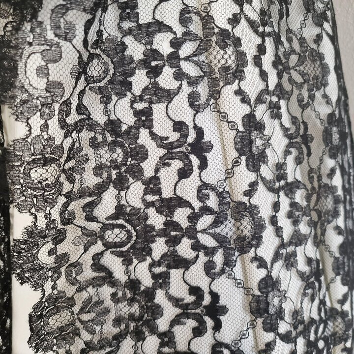 アンティーク スペイン製マンティラ 260x80 cm - 1940年代 黒の花柄レースベール 聖週間・結婚式用