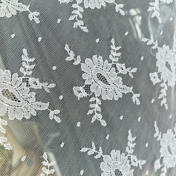 Mantilha Espanhola Branca de Renda 260x100 cm - Véu de Noiva e Semana Santa - Renda Floral Elegante