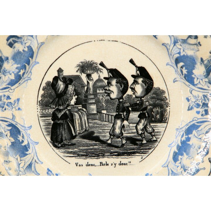 Plato satírico Sarreguemines - cerámica opaca francesa, c. 1875-1900
