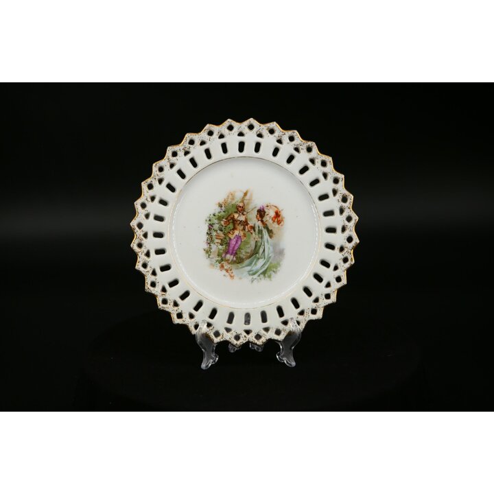 Vintage Durchbrochener Porzellanteller, Galante Rokoko Szene, Goldrand, Frühes 20. Jhd, 20 cm