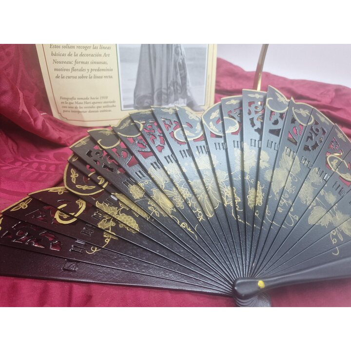 Mata Hari Sammlerfächer Planeta DeAgostini Nr 5, Durchbrochenes Holz Schwarz Gold Art Nouveau mit Heft, Höhe 22 cm