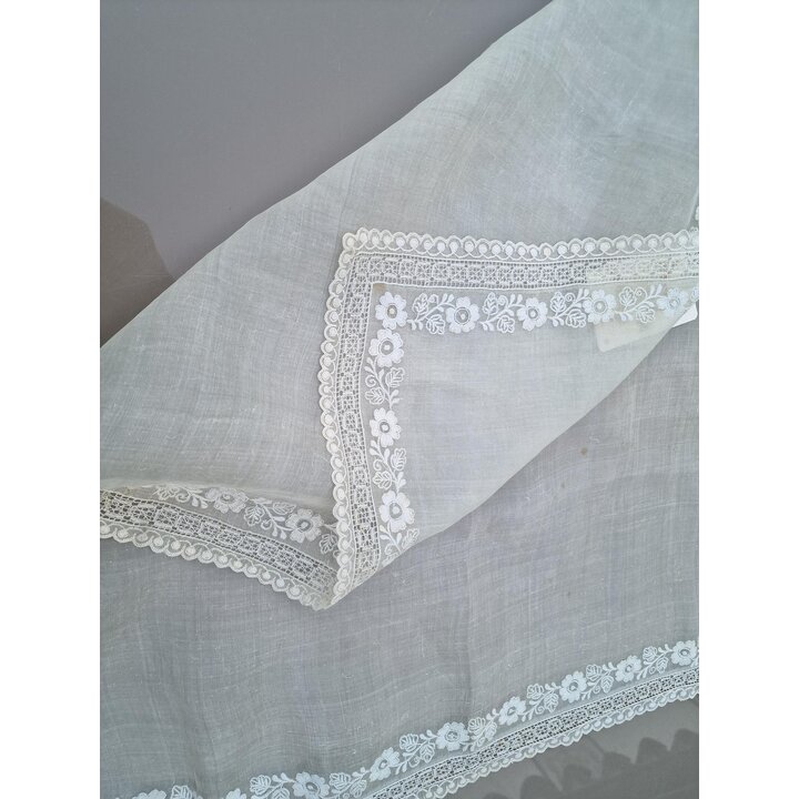 Antikes Organza Kopftuch Handgestickt Spitzen Borde Schleier Mantilla 70x70 cm Vintage Stickerei Deckchen Tischlaeufer