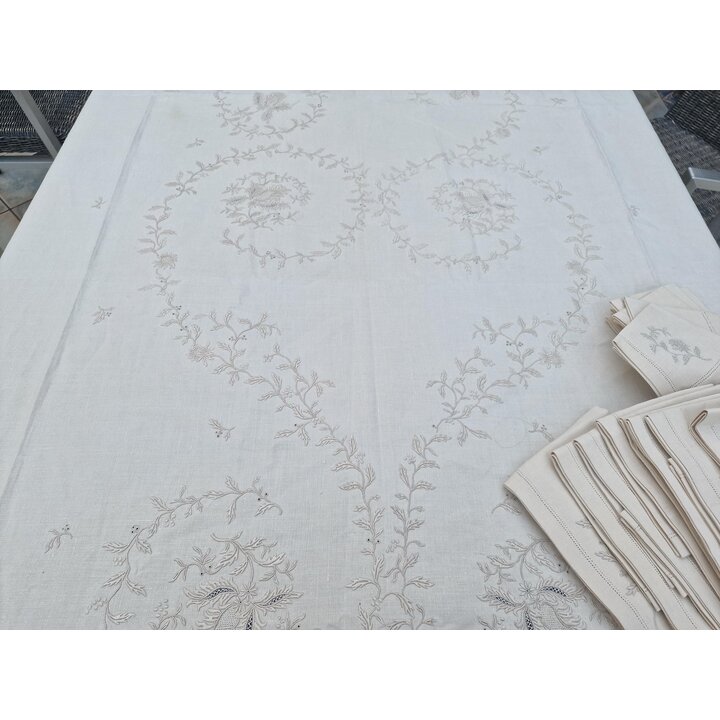 Toalha de Mesa em Linho Bordada a Mão 170x300 cm, Conjunto Vintage Bege de Banquete com 16 Guardanapos, Jogo de Mesa 17 Peças