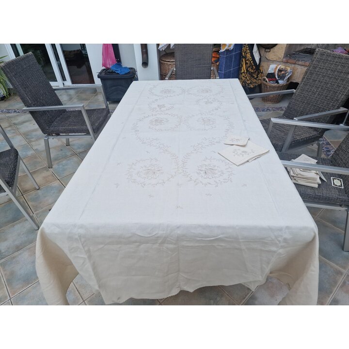 Toalha de Mesa em Linho Bordada a Mão 170x300 cm, Conjunto Vintage Bege de Banquete com 16 Guardanapos, Jogo de Mesa 17 Peças