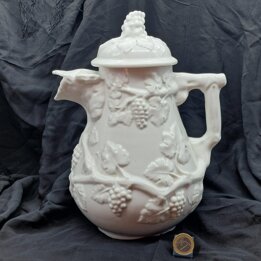 Jarra de Porcelana con Tapa Bidasoa España, Pichel con Relieve de Uvas y Colador, Jarra de Sangría Mid-Century Vintage, 29 cm