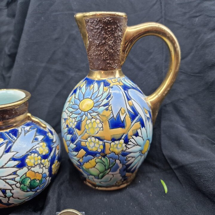Miniatuur Set Boch Frères La Louvière: Art Deco Kan en Vaas - Kobaltblauw en Goud Keramiek