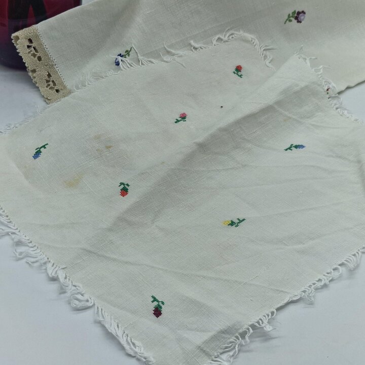 Set di Tovaglioli di Lino Vintage - 6 Pezzi Strofinacci Ricamati, Sottobicchieri in Pizzo, Centrini a Punto Croce, Arredo Cottag