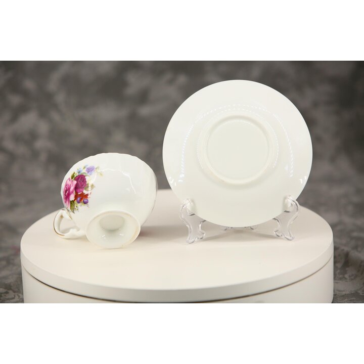 Xícara de Chá com Pires - Porcelana Vintage com Rosas Estilo Inglês, Duo de Chá Sem Marca, 170 ml