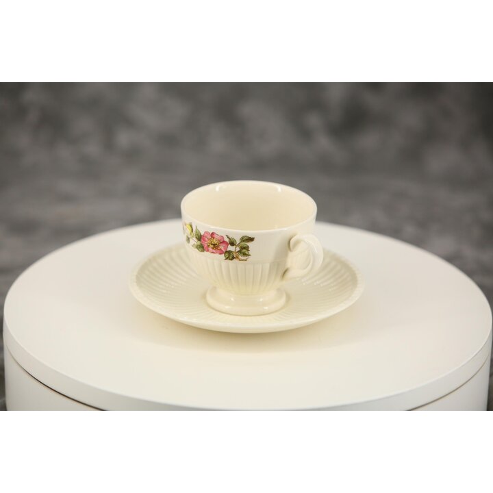 Set mit 4 Wedgwood Briar Rose Teetassen und Untertassen - Vintage 1960er Etruria Barlaston Englische Steingut Geschirr