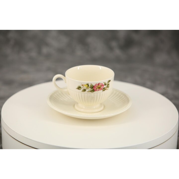 Set mit 4 Wedgwood Briar Rose Teetassen und Untertassen - Vintage 1960er Etruria Barlaston Englische Steingut Geschirr