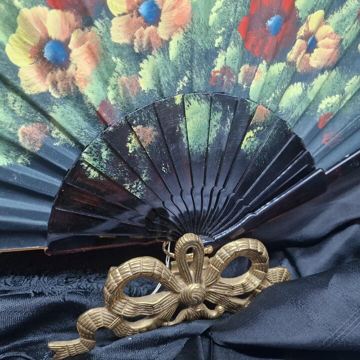 Éventail de Collection Julio A Yague, Imitation Écaille Peint à la Main, Anneau Étiqueté Or 18K, Espagne Années 1970