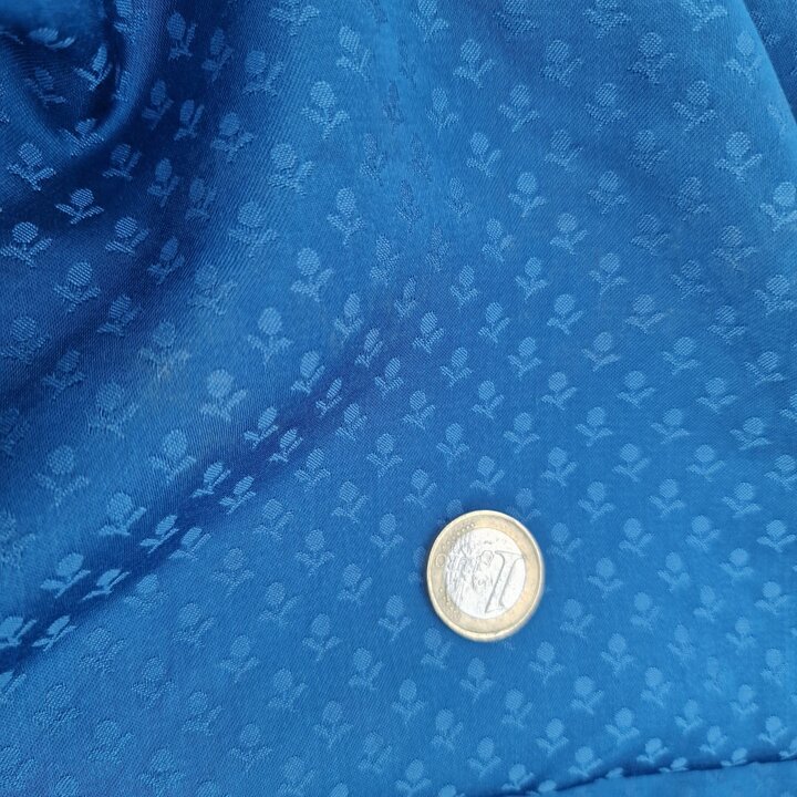 Tela vintage, Finales del siglo XX, Azul aciano, jacquard floral tonal, 140 cm