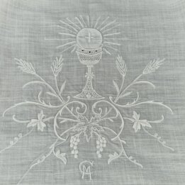 Lençol de batismo bordado, Meados do século XX, CM, 155 × 85 cm