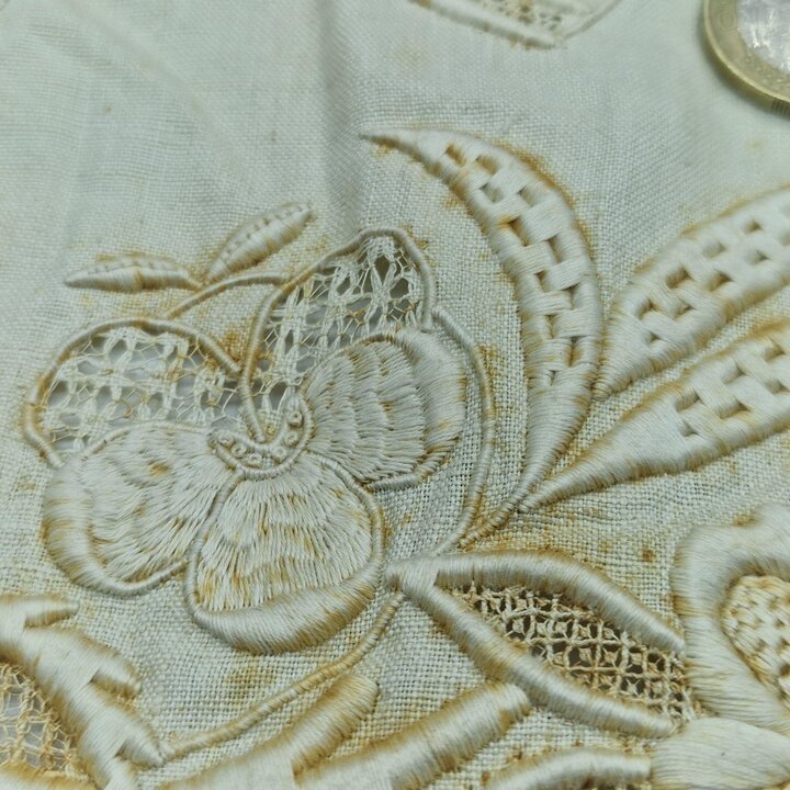 Фрагмент вышитого льна, Начало XX века, Teresa, Richelieu, 40 × 20 см