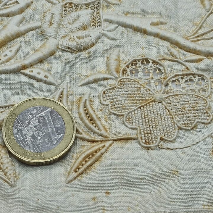 Фрагмент вышитого льна, Начало XX века, Teresa, Richelieu, 40 × 20 см