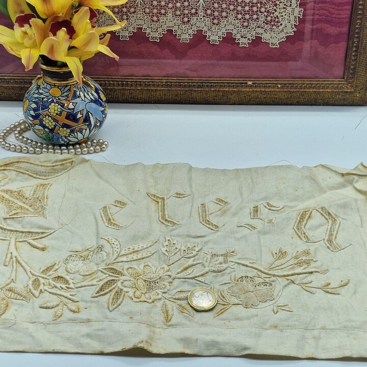 Фрагмент вышитого льна, Начало XX века, Teresa, Richelieu, 40 × 20 см