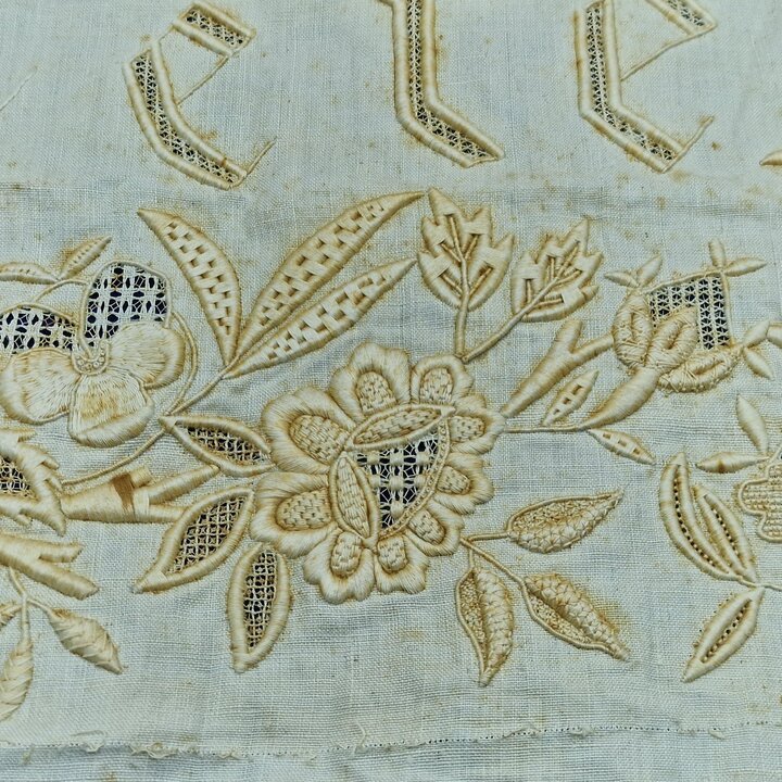Фрагмент вышитого льна, Начало XX века, Teresa, Richelieu, 40 × 20 см