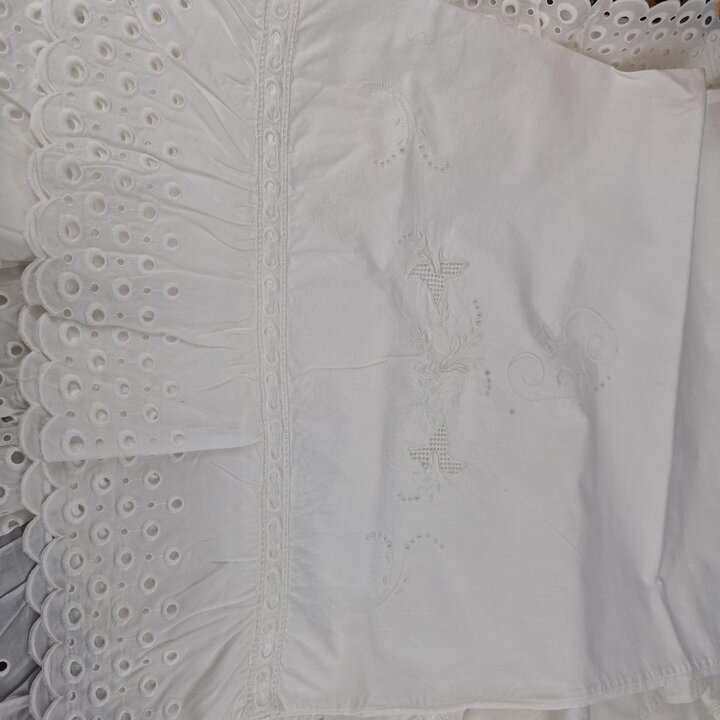 Juego de ropa de cama: algodón, Década de 1950, Richelieu, Monograma
