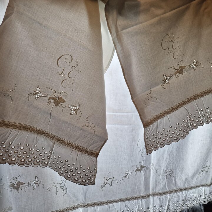 Juego de ropa de cama: algodón, Década de 1950, Richelieu, Monograma