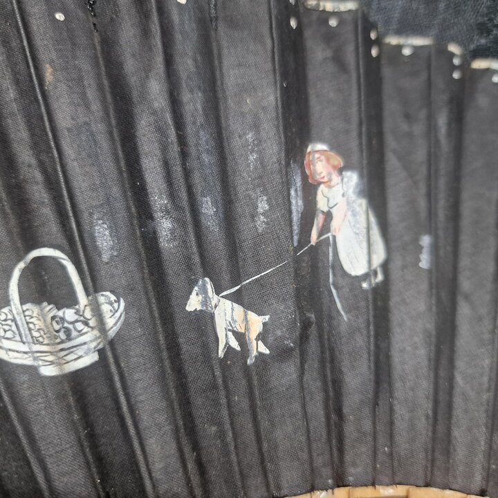 Leque Dobravel Pintado a Mao Madeira e Seda Preta Cena Arte Naif Leque Antigo para Restauracao Decoracao 1930