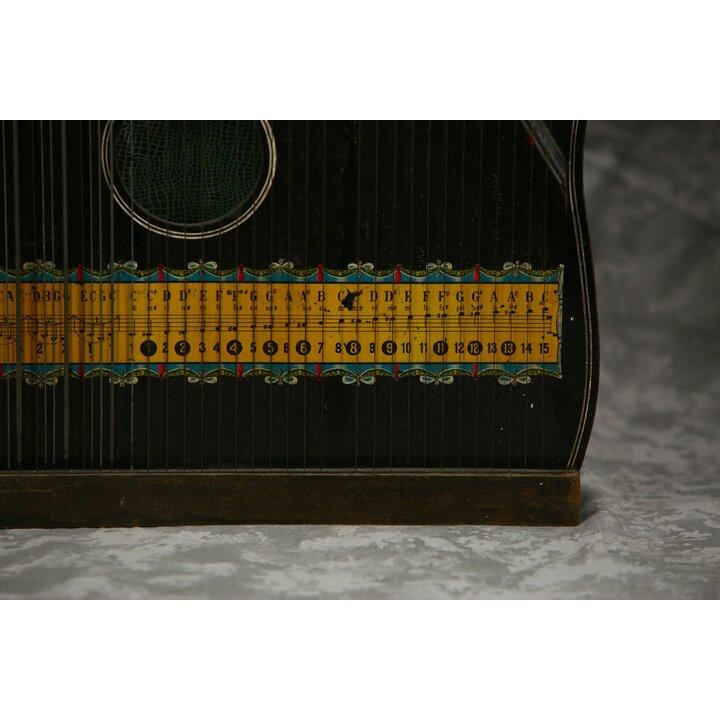 Cithare a accords ancienne allemande, harpe cithare avec motif de rose, instrument de musique traditionnel folklorique, v. 1900