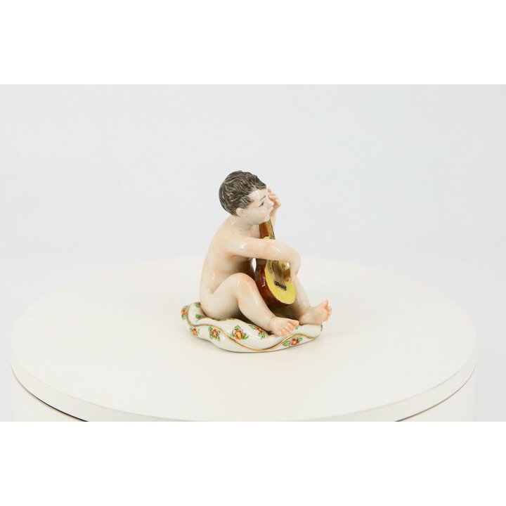 Nalda Spanien Porzellanfigur, Handbemalter Junge mit Gitarre und Golddetails, Sammlerstück Musikskulptur, 1990er Vitrinendekor