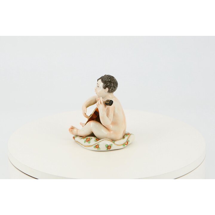 Nalda Spanien Porzellanfigur, Handbemalter Junge mit Gitarre und Golddetails, Sammlerstück Musikskulptur, 1990er Vitrinendekor