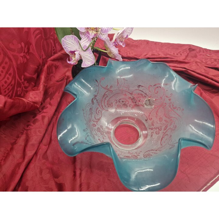 Cúpula de Vidro Azul Acetinado Borda Ondulada Gravada a Ácido Floral Globo para Lâmpada de Petróleo Candeeiro Aplique