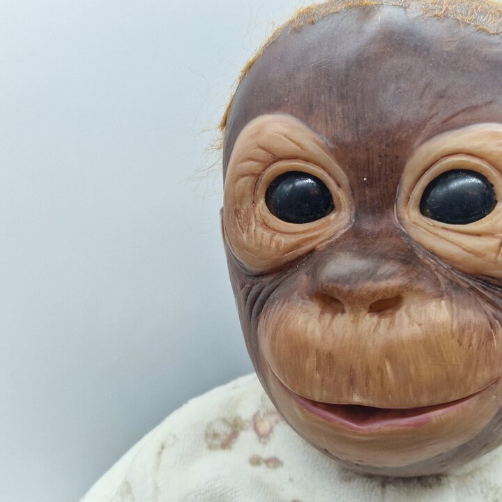 リアルなリボーンオランウータン人形 48cm, 1990年代ヴィンテージ赤ちゃん猿霊長類, 布とビニール製コレクターズアートドール