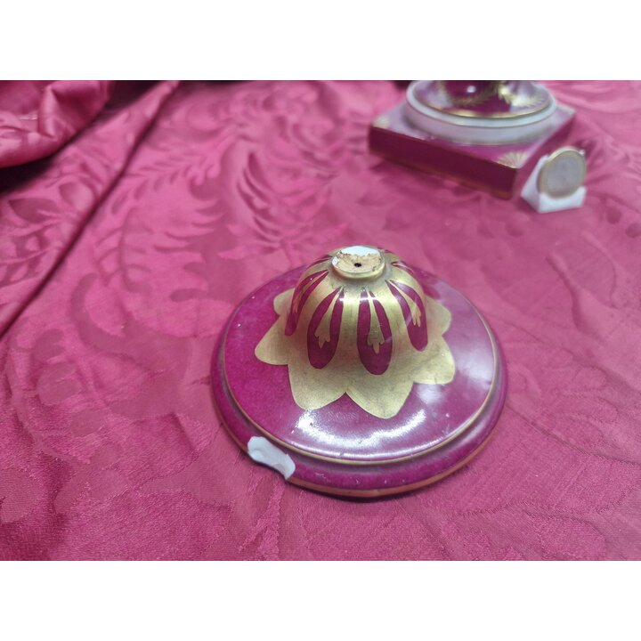 Antyczna Waza Porcelanowa w Stylu Sevres z Pokrywką Scena Galantna Bordowa ze Złoceniem Do Renowacji 30 cm