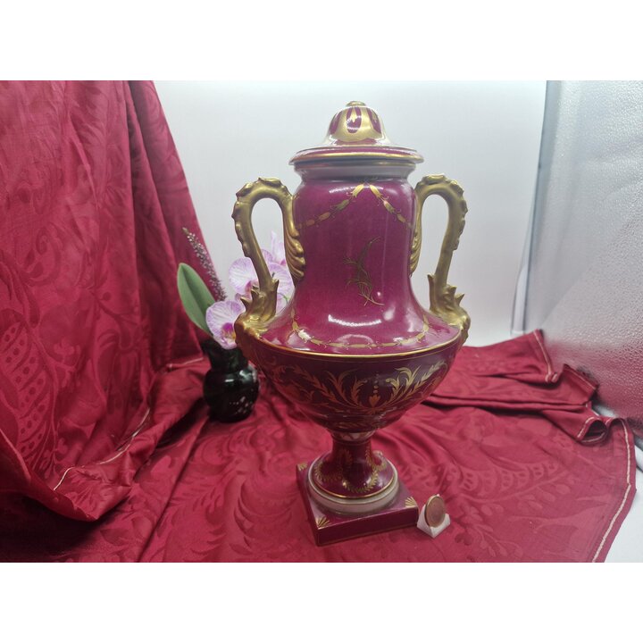 Antyczna Waza Porcelanowa w Stylu Sevres z Pokrywką Scena Galantna Bordowa ze Złoceniem Do Renowacji 30 cm