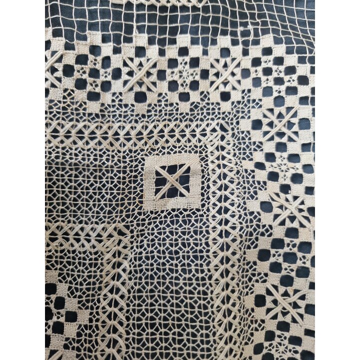 Renda File Incompleta, Naperon de Rede Atada a Mao, Bordado Guipure, 45x45 cm, Trabalho Textil Vintage