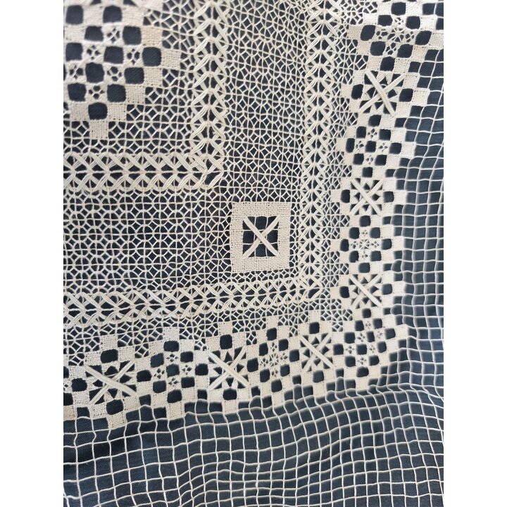 Encaje Filet Incompleto, Panuelo o Servilleta de Red Anudada a Mano, Bordado Guipure, 45x45 cm, Labor Vintage