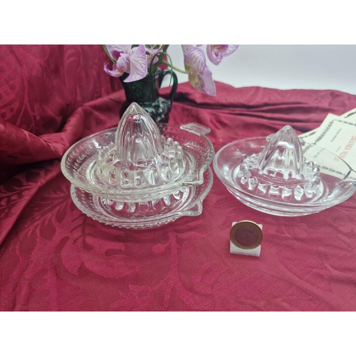 Spremiagrumi Vintage in Vetro Trasparente con Manico e Beccuccio, Spremi Limone Manuale in Vetro Stampato 13 cm