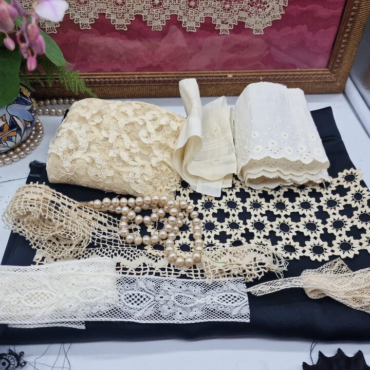 Lotto di tessuti antichi Bianco e Nero - 15 pezzi - Seta naturale, Pizzo Chantilly, Raso - Forniture per cucito epoca 1910