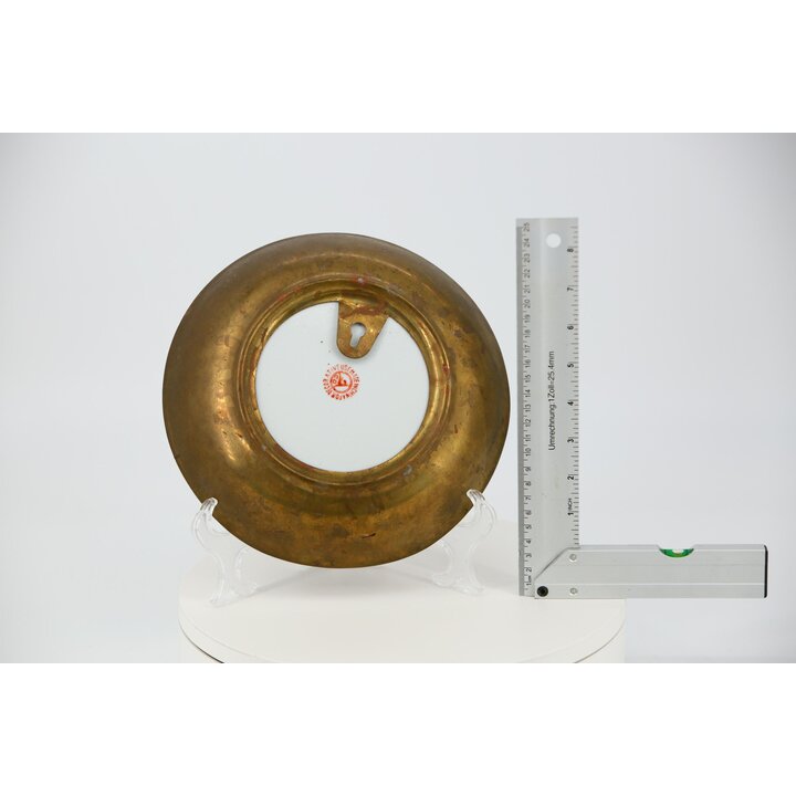 Assiette Décorative Chinoise Vintage Années 70, Porcelaine et Bronze, Émail Rouge Floral