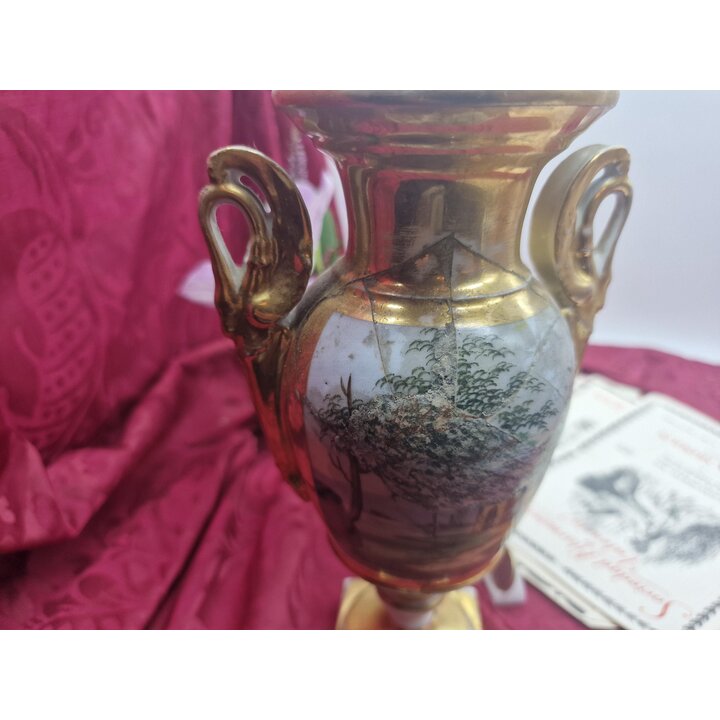 Vase Urne en Porcelaine Empire XIXe Siècle, Scène Romantique Peinte à la Main Socle Carré 22 cm, À Restaurer