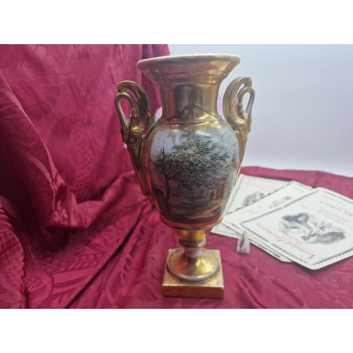 Vase Urne en Porcelaine Empire XIXe Siècle, Scène Romantique Peinte à la Main Socle Carré 22 cm, À Restaurer