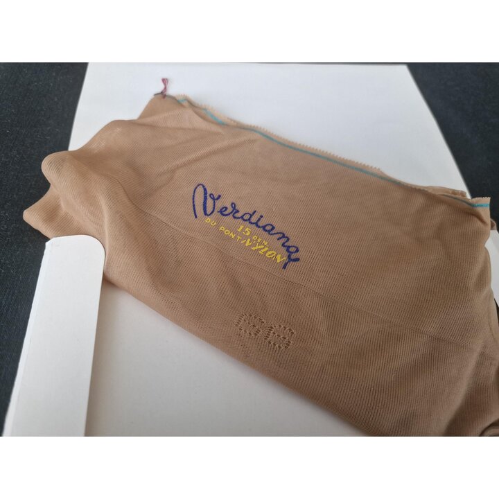 Vintage Strümpfe mit Naht Verdiana 15 Denier DuPont Nylon, Klassische Spanische Nahtstrümpfe 1950er Ungetragen
