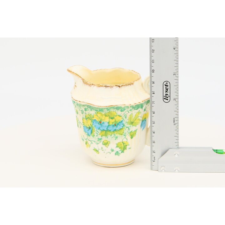 Vintage Milchkännchen aus Keramik, Gießer mit blauen und grünen Blumen, Goldrand Geschirr, Retro Sahnekännchen 1980er Jahre, 10c