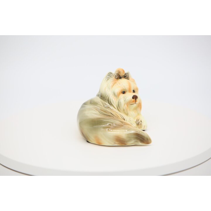 ヴィンテージ ヨークシャーテリア 陶器フィギュリン, リボン付き犬の置物 手描きポーセリンお座り犬彫刻, 1990年代キャビネット装飾美術品 コレクターズアイテム