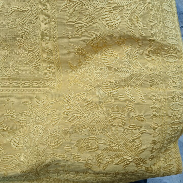 Antike Jacquard Tagesdecke, Vintage Goldgelber Bettbezug, Klassisches Damast Blumenmuster, 220x240 cm, Anfang des 20 Jahrhundert