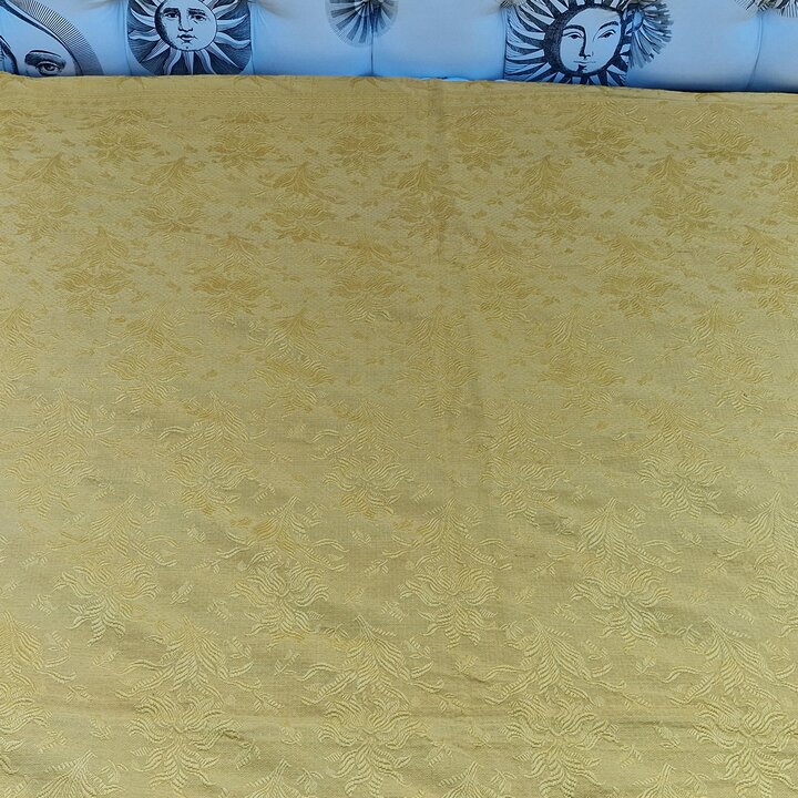 Antike Jacquard Tagesdecke, Vintage Goldgelber Bettbezug, Klassisches Damast Blumenmuster, 220x240 cm, Anfang des 20 Jahrhundert