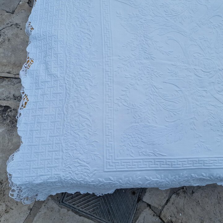 Colcha Jacquard Branca Antiga, Cobertor Matelasse de Algodao com Renda de Bilros Feita a Mao, 200x240 cm, Textil do Seculo XIX