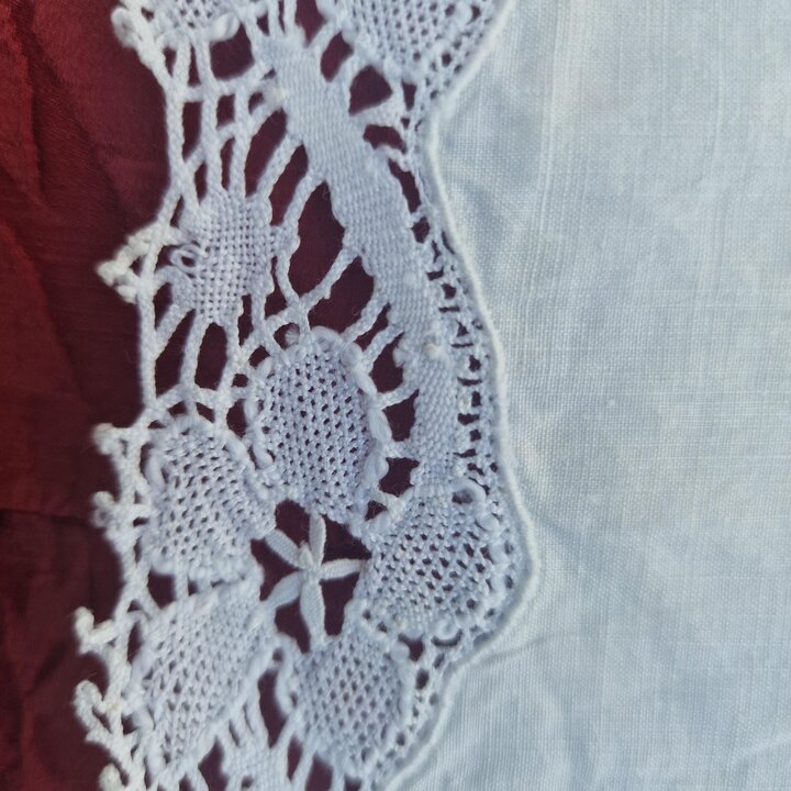 アンティーク リネン 枕カバー 19世紀 ハンドメイド ボビンレース 手刺繍 Enriqueta マザーオブパールボタン 60x60 cm